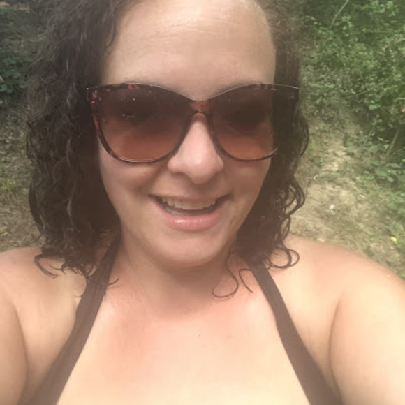 Meet your Posher, Danielle - Picture 1 of 1